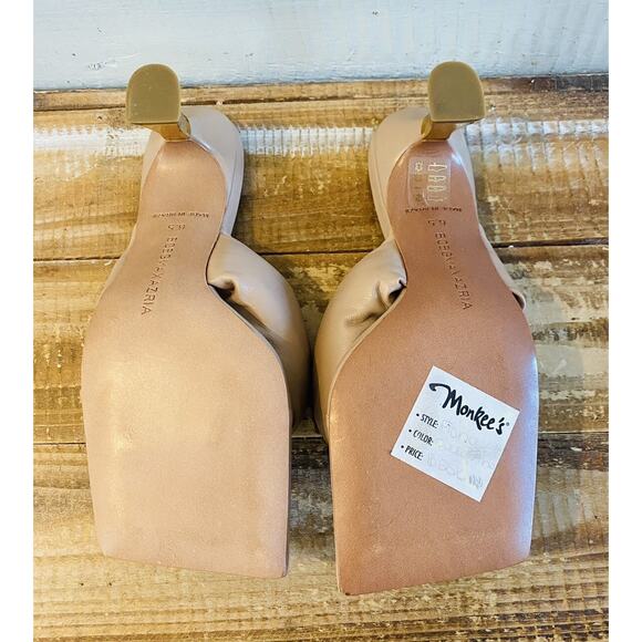 New BCBGMAXAZRIA Women's Fiona Puffy Leather Heel Sandal Square Toe sz 6.5 Nude - Picture 5 of 16